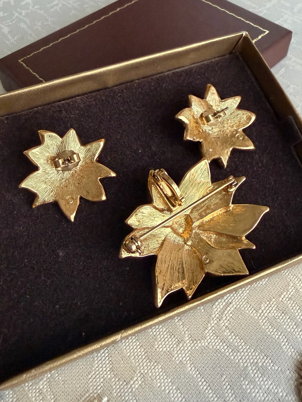 Vintage Avon Poinsettia Flower Glitter Pin Brooch Pendant & Clip on earrings - Picture 2 of 4